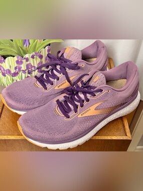 Brooks Women's Purple and Peach Glycerin 18 Running Shoes Size 10.5